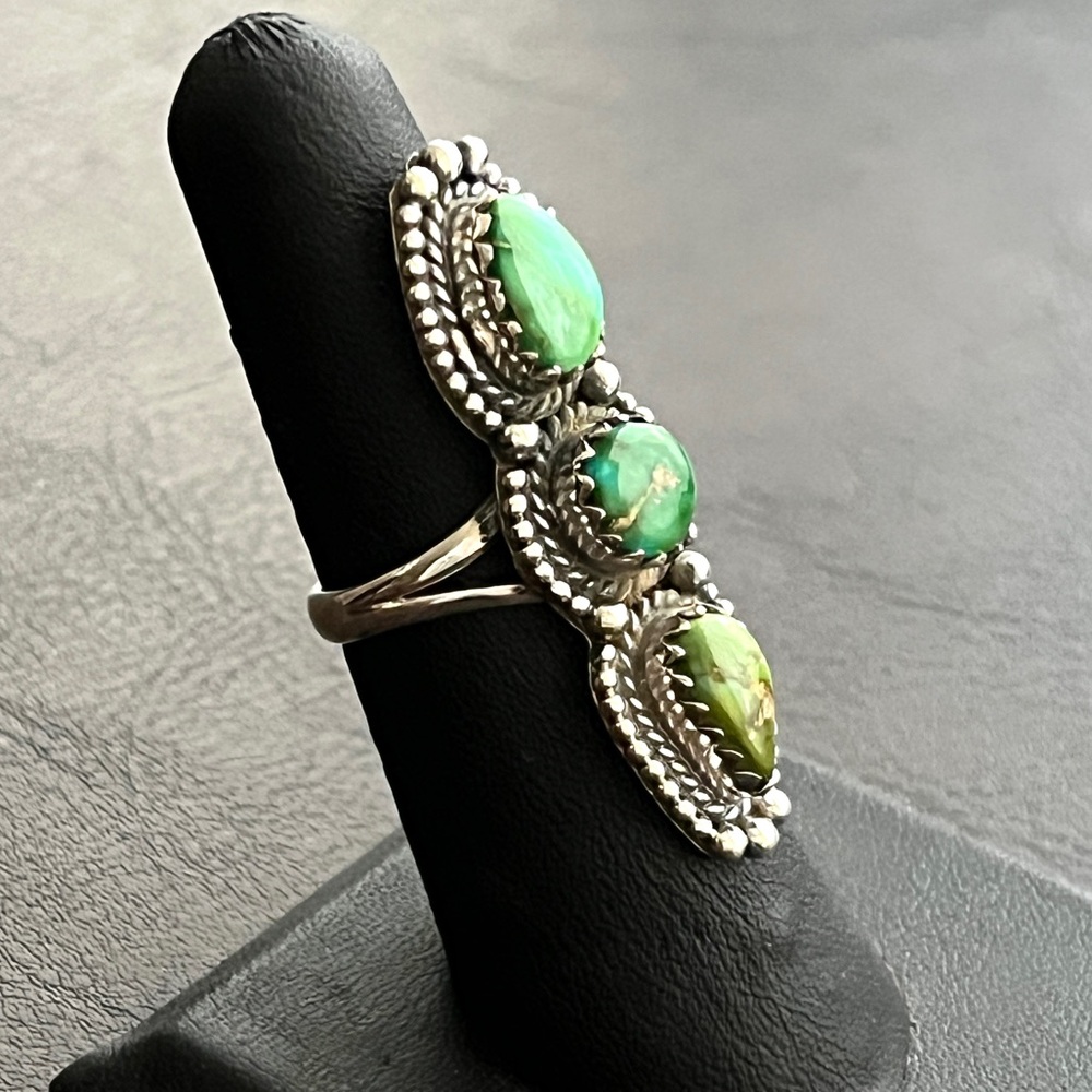 Native American style sterling silver three stone green turquoise ring - Picture 6 of 11